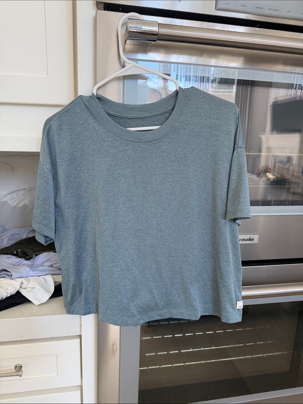 Vuori women’s oversized cropped shirt